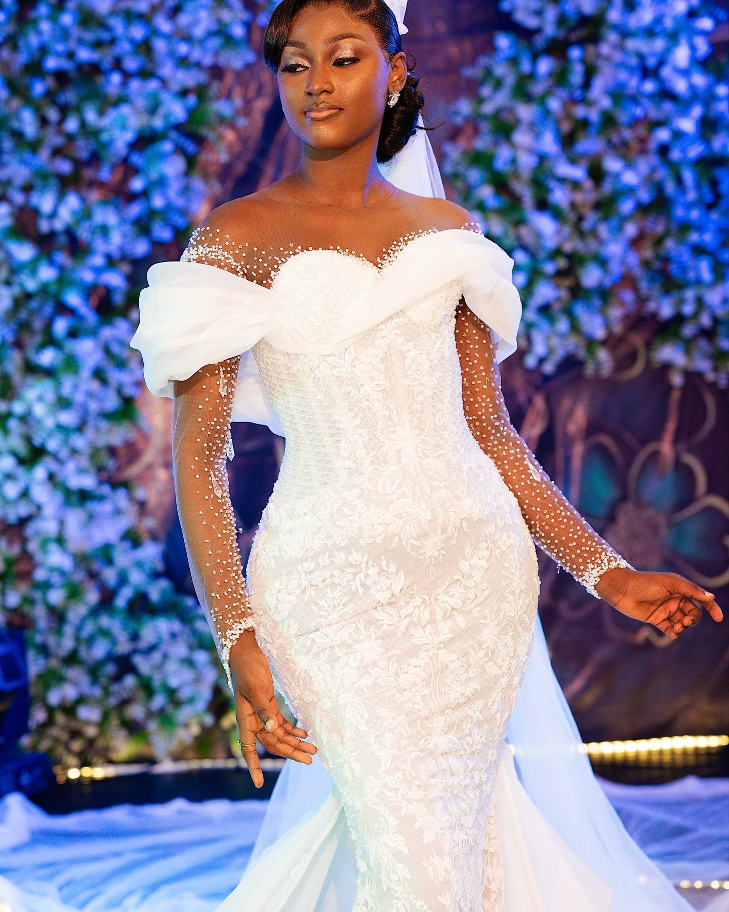 2024 Ivory Mermaid Wedding Dress Pearls Sheer Neck Full Sleeves Lace Vintage Detachable Train Elegant Bridal Gowns Dresses ZJ204