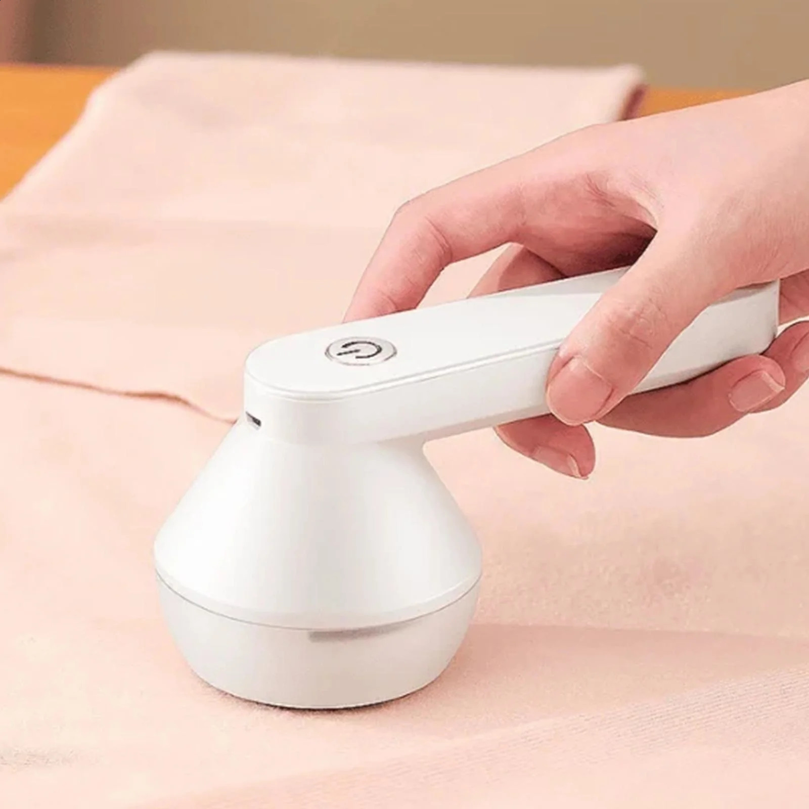 Electric plush remover can be recharged and is used to remove plush and razors 240810