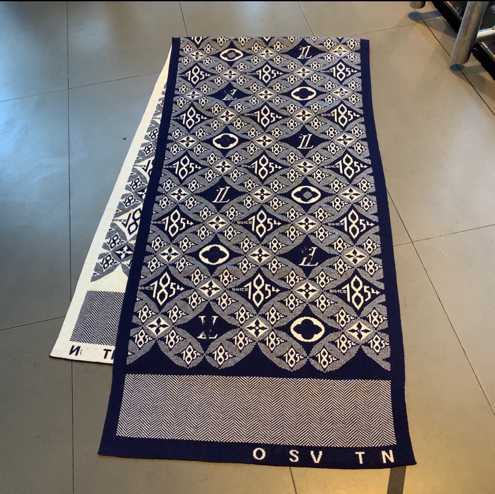 Designer cashmere scarf Men Women winter scarves ladies Shawls Big Letter wraps pattern wool High quality plaid neckerchiefs 1854 Print Pashminas 50*180cm