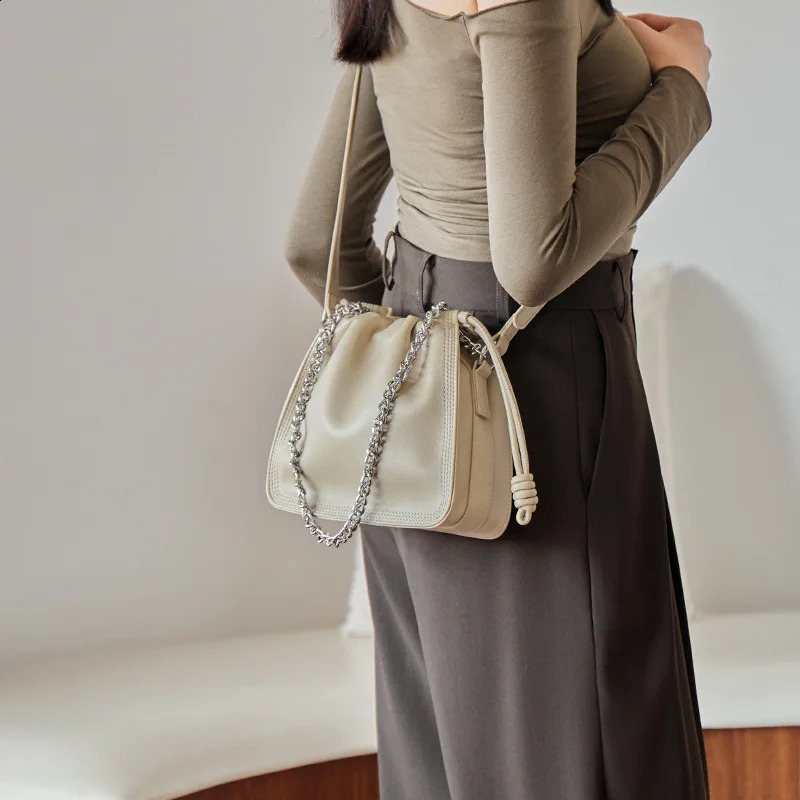 Casual brushed twolayer denim shoulder chain bag pleated split leather womens underwear cross body homeless wallet 240817