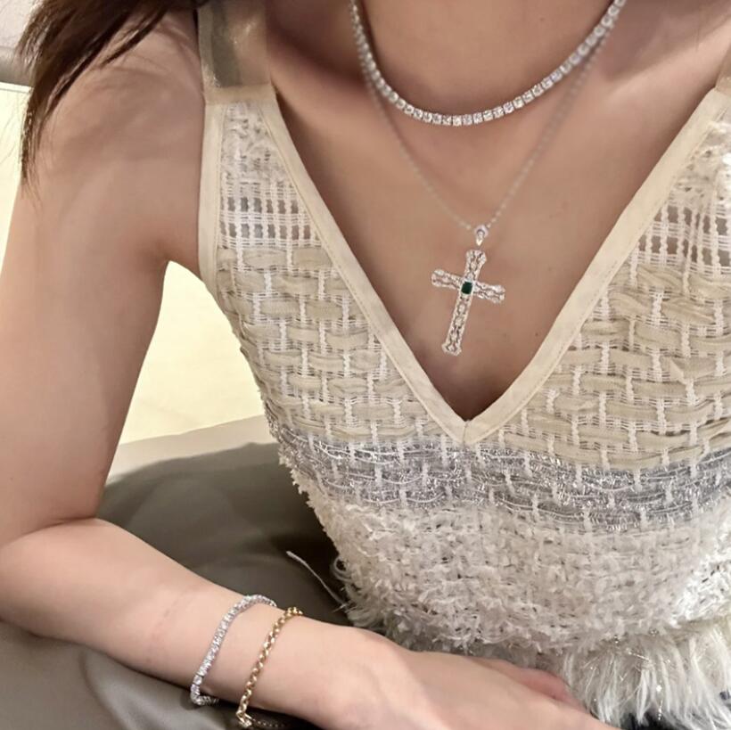 Choucong Cross Pendant French Vintage Jewelry Real 100% Sterling Sier 3MM*5MM Emerald Moissanite Dia Party Women Elegant Clavicle Necklace Gift