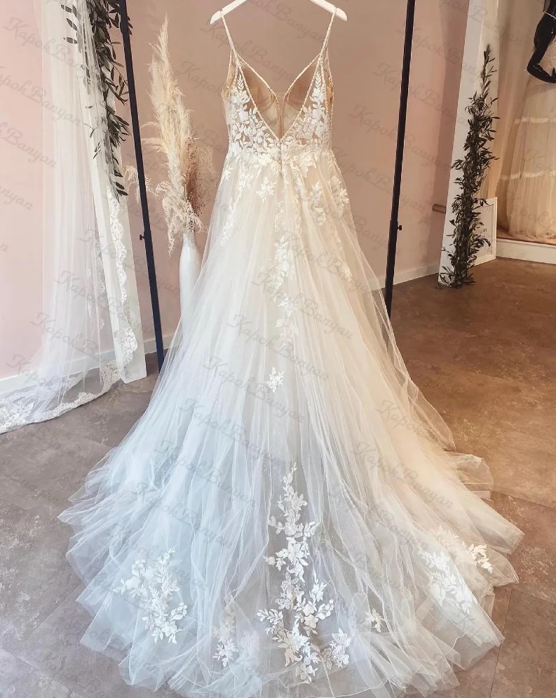 Vintage Spaghetti Straps Lace V-Neck Bead Tulle Beach Bride Dress Sexy Sleeveless Backless Long Wedding Party Gown