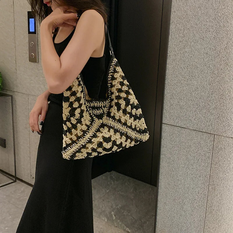 Weaving Portable Shoulder Bag Summer Vacation Package Niche Web Hollowout Straw Knitted Underarm Beach Shopper 240816Z