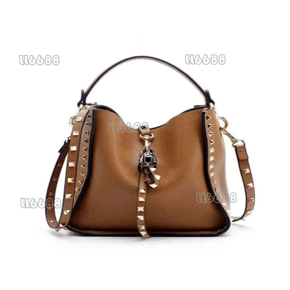 Cross Body Evening Bags Real Leather Rivet Bucket Bagpurses and Handbags Designer Studded Cowhide Ladies Shoulder Bag with Crossbody 240518