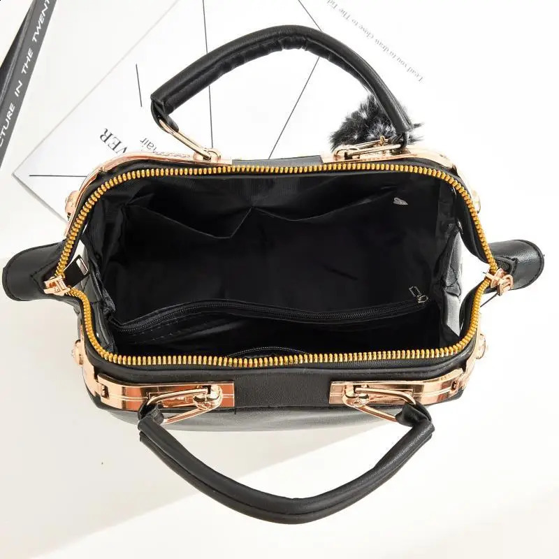 Korean Version Of The Rivet Shoulder Diagonal Package Fashion Casual Ladies Small Square Crossbody Bag Jinli 25X13X16cm 240817