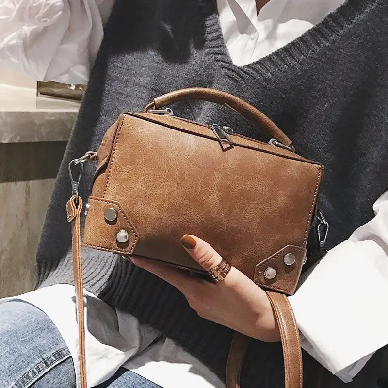 Vintage Hong Kong Style Female Fashion Korean Version Allmatch Crossbody Bag Boston Handbag Pillow 240817