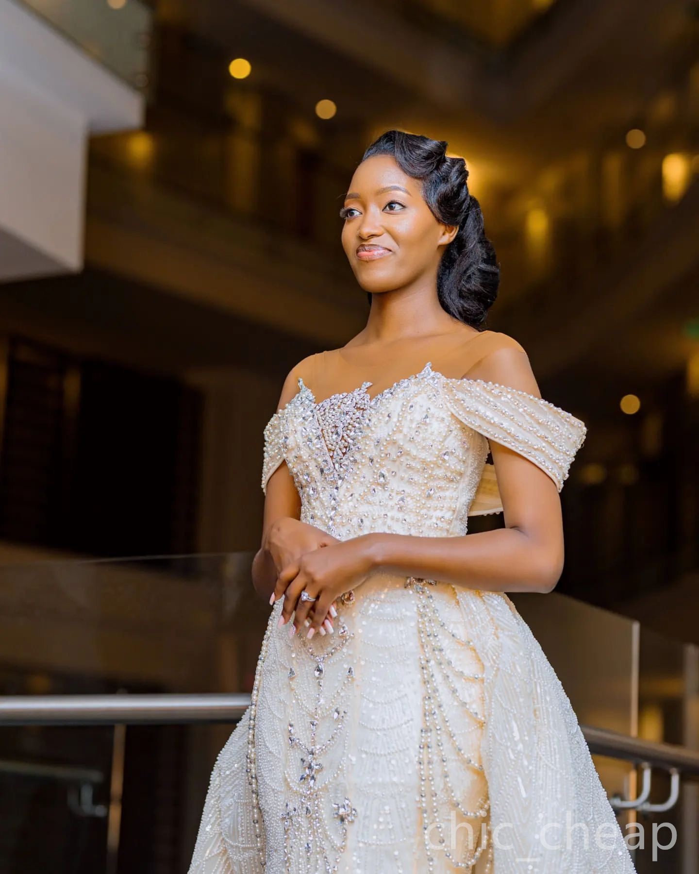 2024 Cream Mermaid Wedding Dress Pearls Rhonestones Detachable Sequined Train Sheer Neck Bridal Gowns Dresses ZJ205