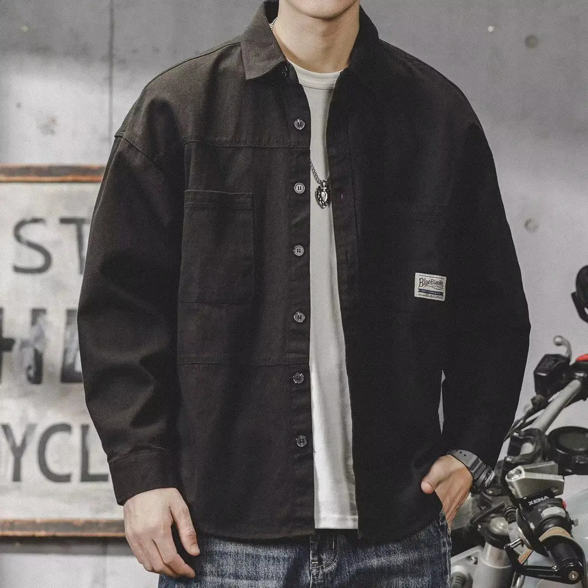Autumn Loose Casual American Vintage Work Jacket Men Solid Square Neck Button Pocket Badge Patchwork Long Sleeved Shirt 240816
