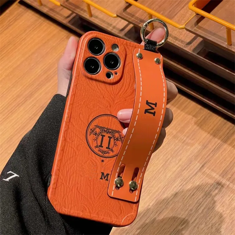 Designers Orange Wristband Phone Case Fashion Iphone 15 Pro Max Cases Covered Holder For Iphone 14 Promax 13 12 11 Luxury Iphone Case 4B341