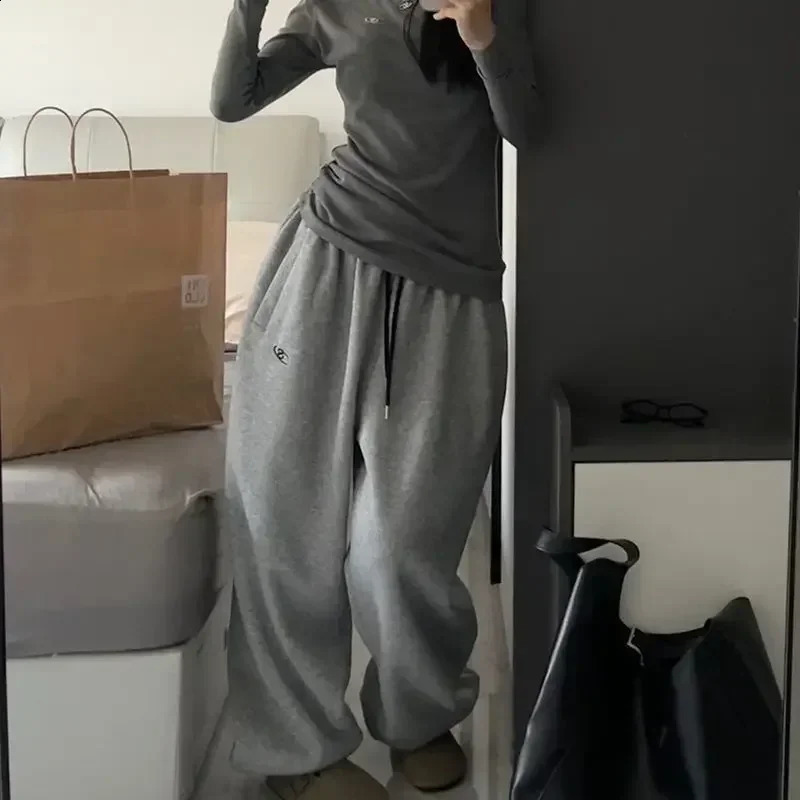 Deeptown Gray Oversized Sweatpants Women Harajuku Korean Fashion Sport Pants Embroidery Y2k Vintage Baggy Trousers Aesthetic 240816
