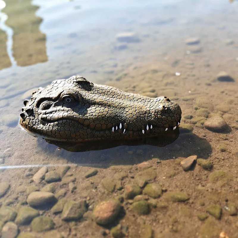 Creative resin floating crocodile hippopotamus horror statue outdoor garden pond decoration home garden Halloween decoration W240817
