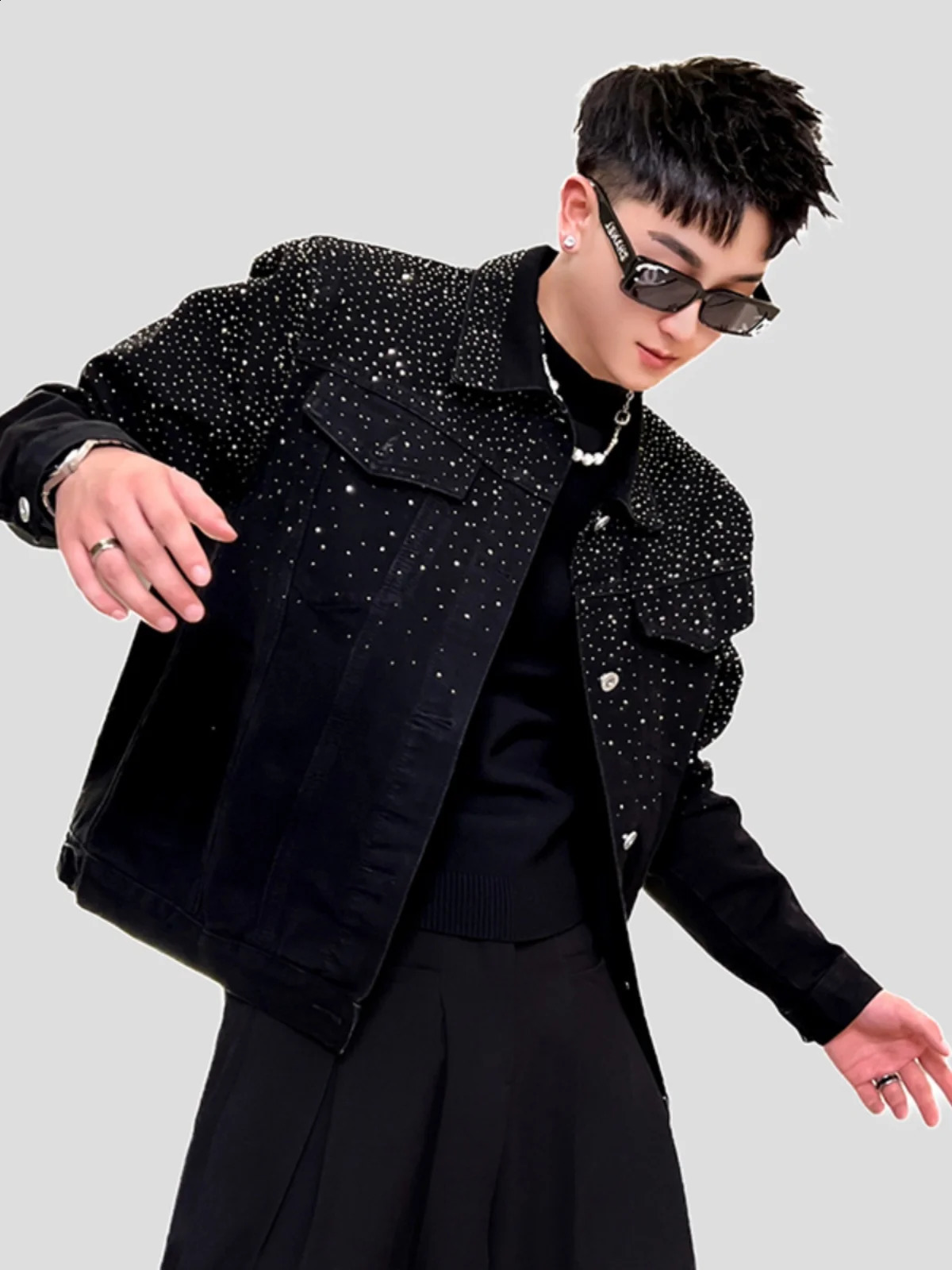 Fashionable denim jacket highend handsome sparkling rhinestone lamp ious and fashionable mens long sleeved single chest 240809