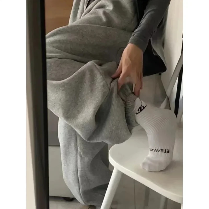 Deeptown Gray Oversized Sweatpants Women Harajuku Korean Fashion Sport Pants Embroidery Y2k Vintage Baggy Trousers Aesthetic 240816
