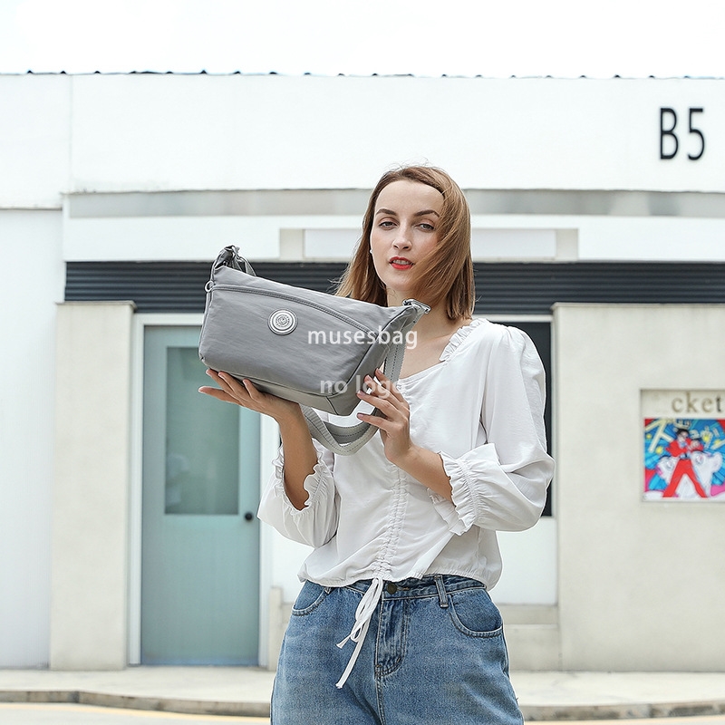 Crossbody bag women's fashion trend new lightweight nylon cloth waterproof capacity large leisure all-in-one shoulder bag