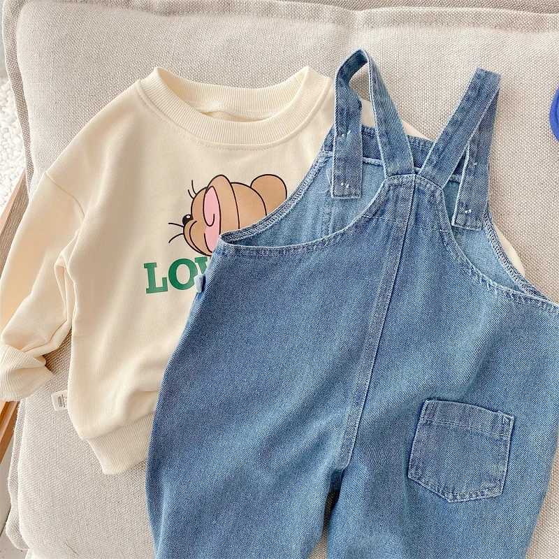 New autumn childrens denim jumpsuit for 1-7 years boys and girls with loose pockets hanging pants jeans fashionable jacket W241227