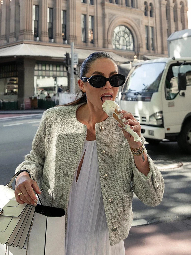 Elegant Womens Coat Jacket Autumn Winter Tweed Long Sleeve Metal Button Streetwear Female O-neck Big Pocket Frayed Cropped Top 240819