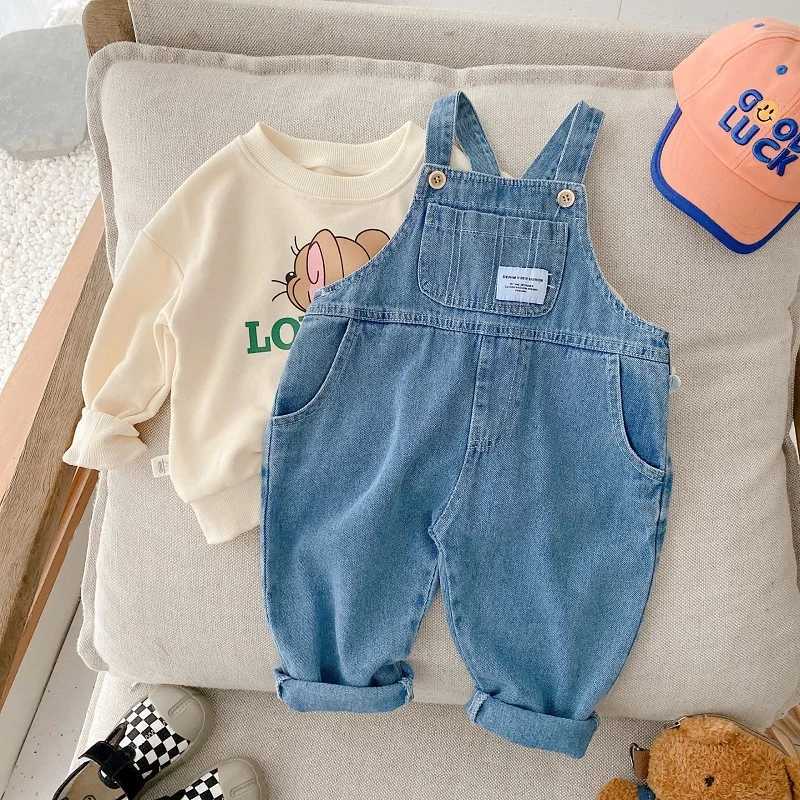 New autumn childrens denim jumpsuit for 1-7 years boys and girls with loose pockets hanging pants jeans fashionable jacket W241227