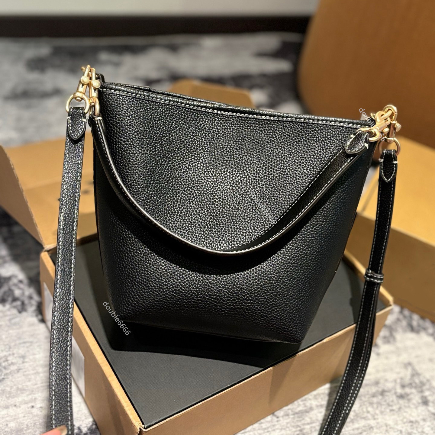 Luxury Designer Women's Bucket Bags, Vintage Shoulder Bags, Leather Crossbody Bags, Fashion Travel Bags, Outdoor Leisure Bags, Printed Tote Bags, Handbags, Shopping Bags