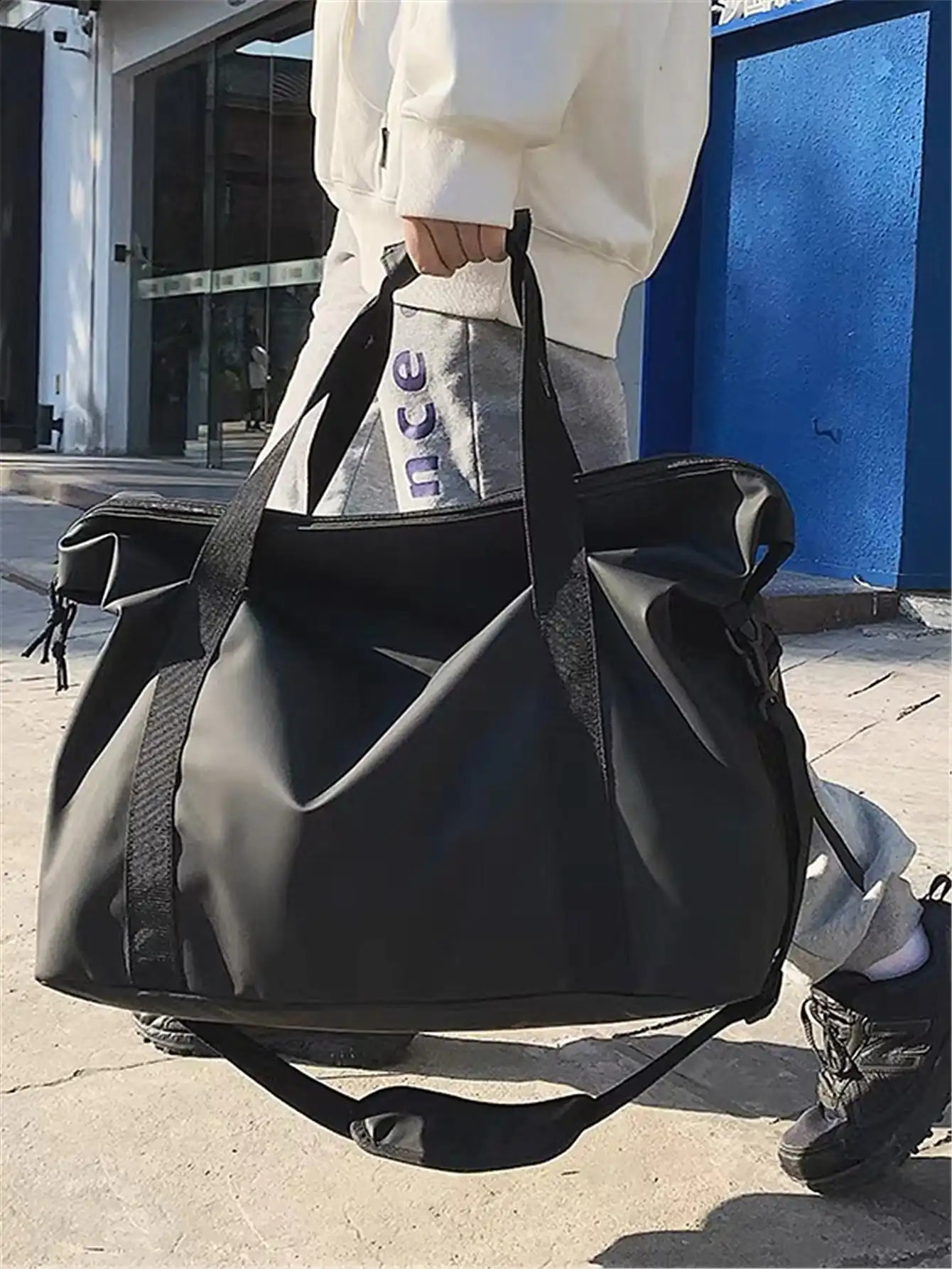 Handheld travel bag large capacity sports and fitness bag lightweight storage luggage bag one shoulder crossbody travel bag 240819