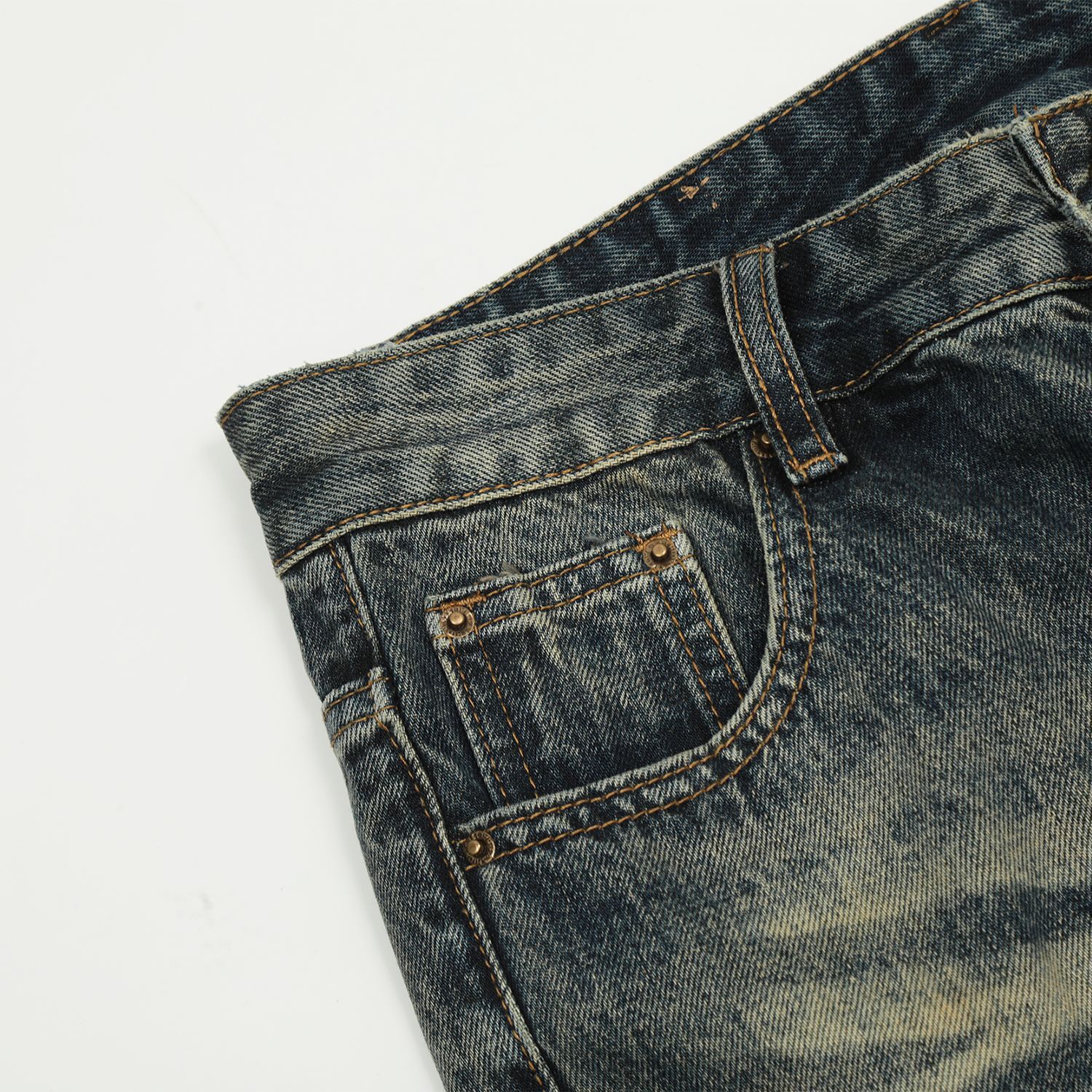 American Street Yellow Mud Washed and Worn Denim Jeans with a Slimming and Sagging Feel for Both Men and Women