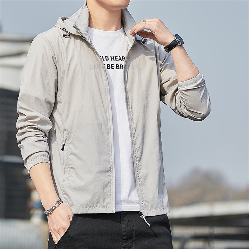 Summer Sun Protection Skin Coats Men Ultra-Light Sportswear Hooded Outwear Men Windbreaker Casual Solid Color Jackets T196 240816