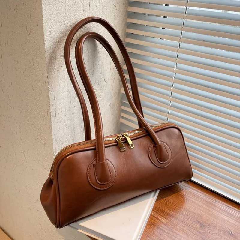 2024 New Boston Pillow Tote Women Real Leather Retro Bowling Bag Designer Handbag Large Capacity Crossbody Bags CL240819