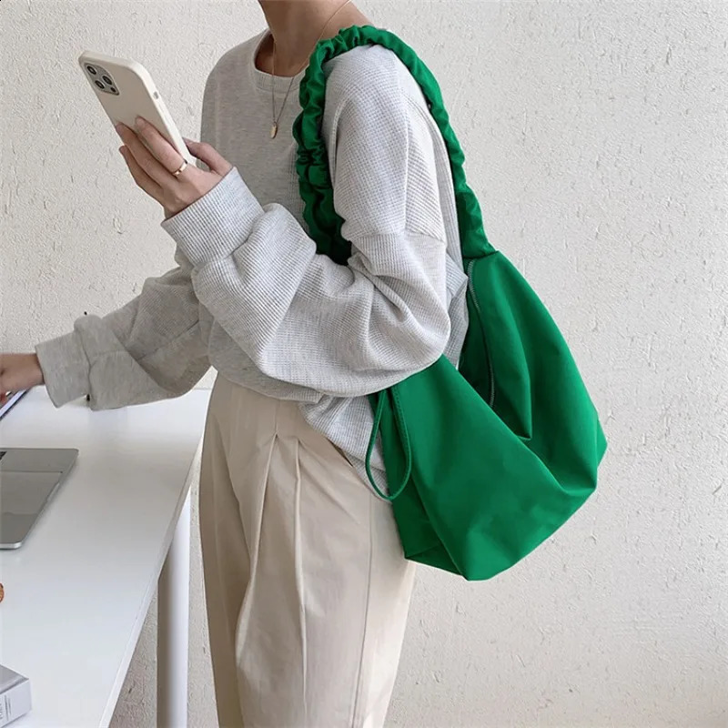 Korean Fashion Solid Canvas Crossbody Bags for Women Nylon High-capacity Office Lady Shoulder Bag 240816