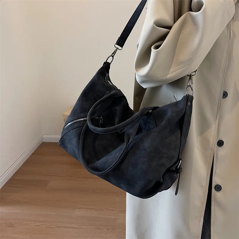 Female Black Shoulder Bag Large Capacity Nubuck Leather Womens Travel Crossbody Bags Ladies Chic Zipper Boston Handbag 240817