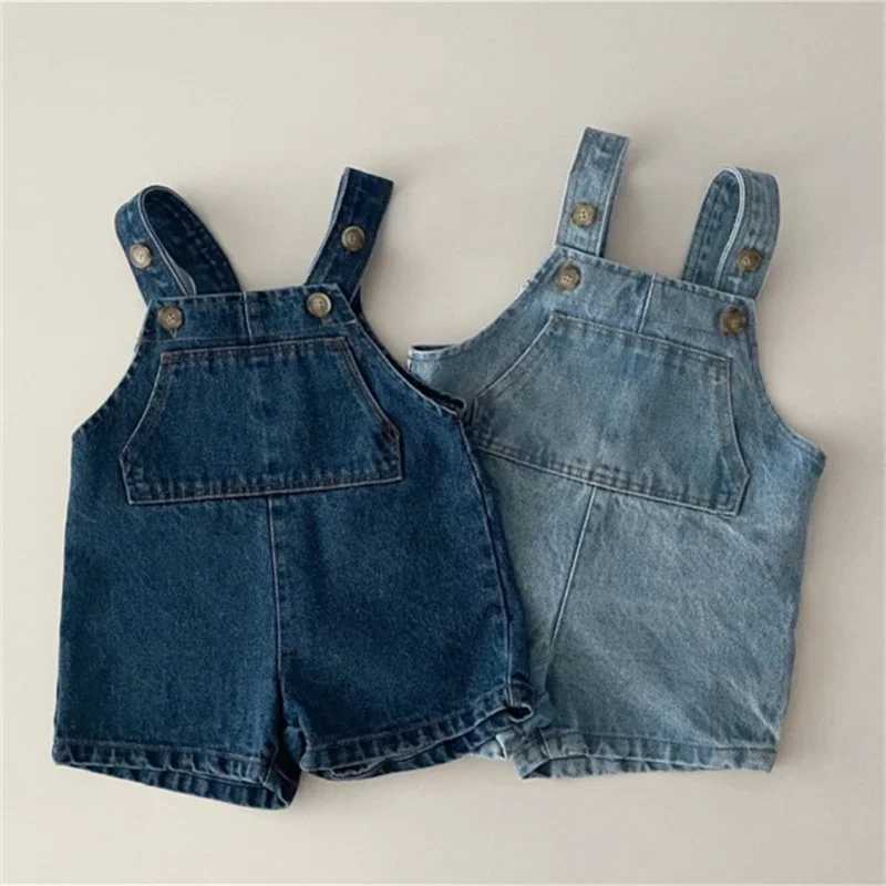 2533C baby denim camisole pants 2024 new summer baby boy jumpsuit fashionable girl with pants casual with childrens shorts W240806