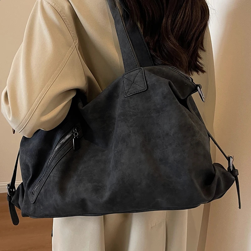 Female Black Shoulder Bag Large Capacity Nubuck Leather Womens Travel Crossbody Bags Ladies Chic Zipper Boston Handbag 240817
