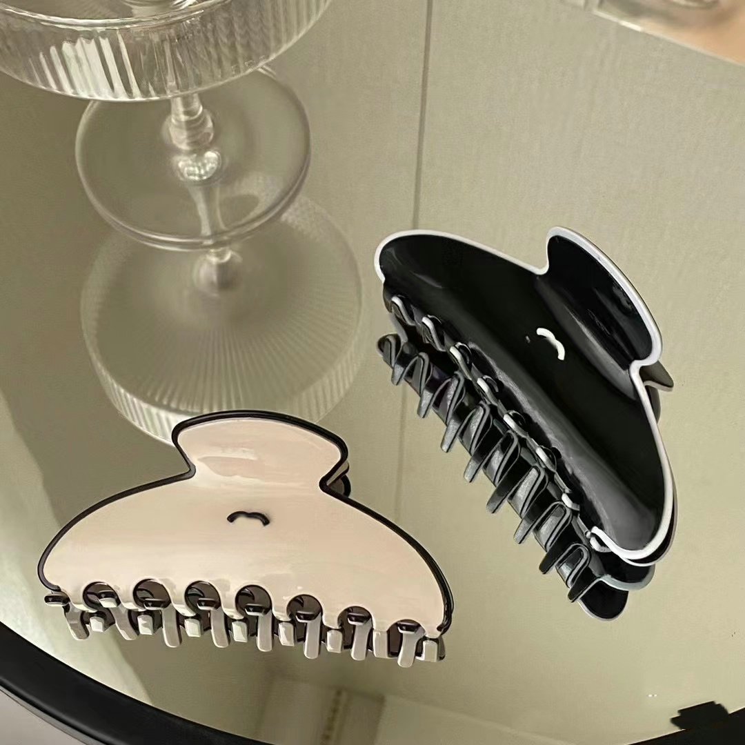 2pcs Designer Clips Girls Elegant Shark Clip for Women Casual Hairpin Black White Hair Accessories