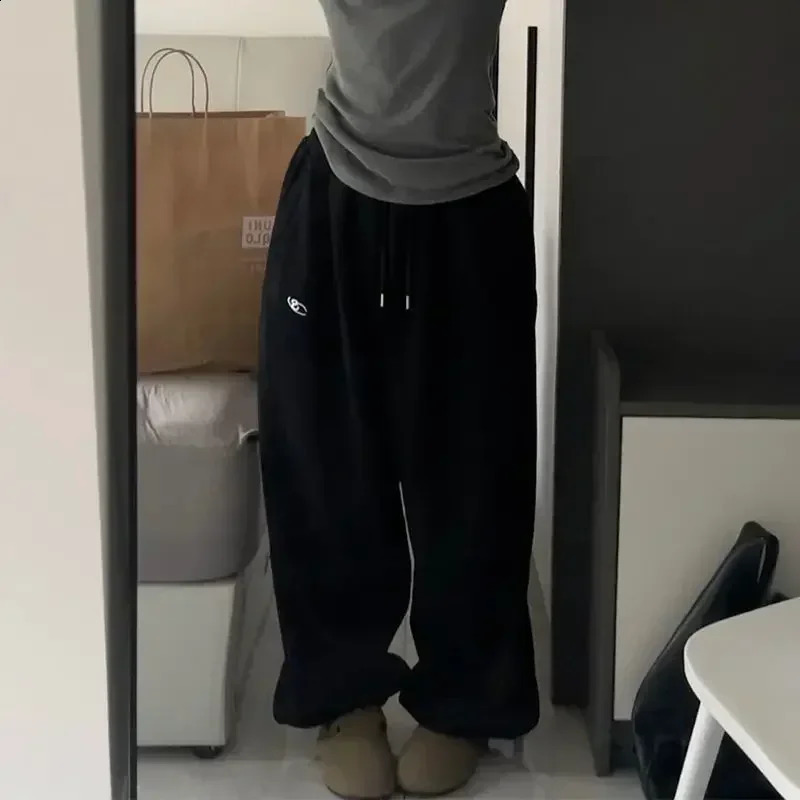 Deeptown Gray Oversized Sweatpants Women Harajuku Korean Fashion Sport Pants Embroidery Y2k Vintage Baggy Trousers Aesthetic 240816