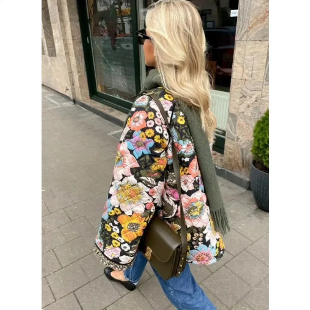 Quilted Jacket Woman Autumn Winter Flower Printed Vintage Demi-season Jacket for Women Coats Tweed Warm Lamb Wool Coat 240819