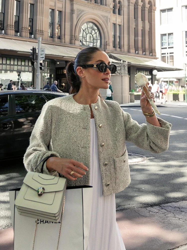 Elegant Womens Coat Jacket Autumn Winter Tweed Long Sleeve Metal Button Streetwear Female O-neck Big Pocket Frayed Cropped Top 240819