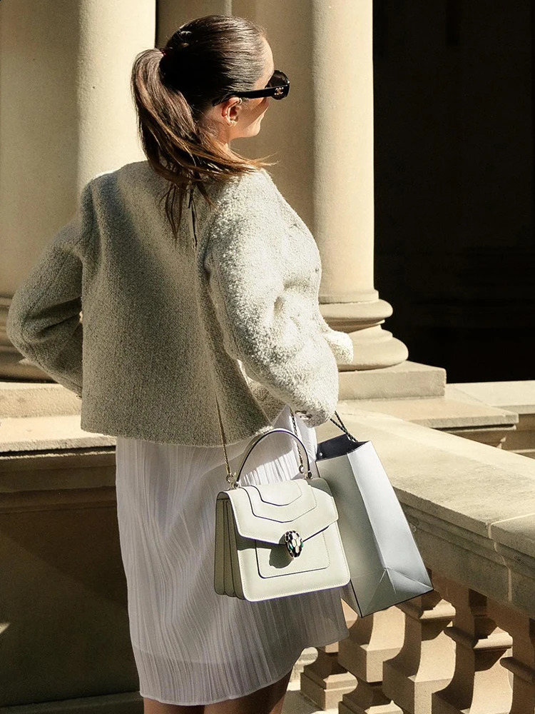 Elegant Womens Coat Jacket Autumn Winter Tweed Long Sleeve Metal Button Streetwear Female O-neck Big Pocket Frayed Cropped Top 240819