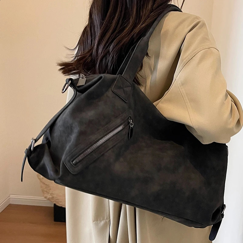 Female Black Shoulder Bag Large Capacity Nubuck Leather Womens Travel Crossbody Bags Ladies Chic Zipper Boston Handbag 240817