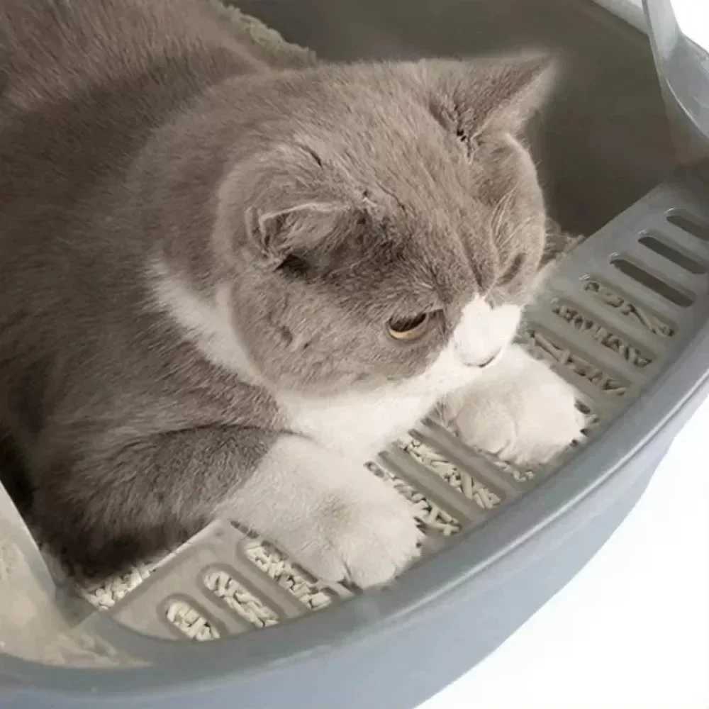 Semi Enclosed High Side Cat Litter Box Splashproof Plastic Kitty Toilet with Scoop 2024 Pet Supplies