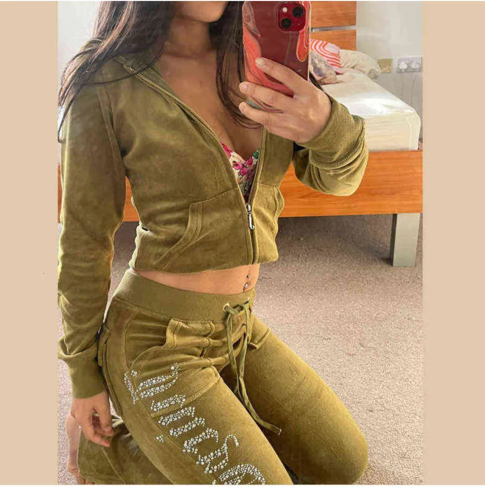 Juicy Womens Tracksuit 2024 Summer Brand Sewing Suit Velvet Tracksuits Velour Women Track Hoodies And Pants Met Motion design