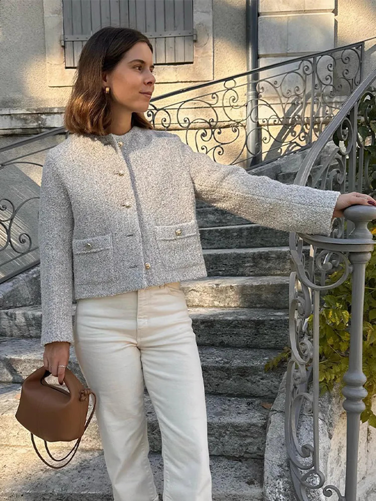 Elegant Womens Coat Jacket Autumn Winter Tweed Long Sleeve Metal Button Streetwear Female O-neck Big Pocket Frayed Cropped Top 240819