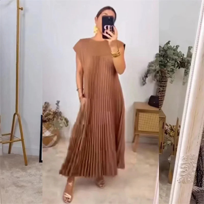 Women Summer Solid Color Pleated Dresses Fashion Comfortable Casual Flying Sleeve Dress Female Side Double Pockets Gown 240816