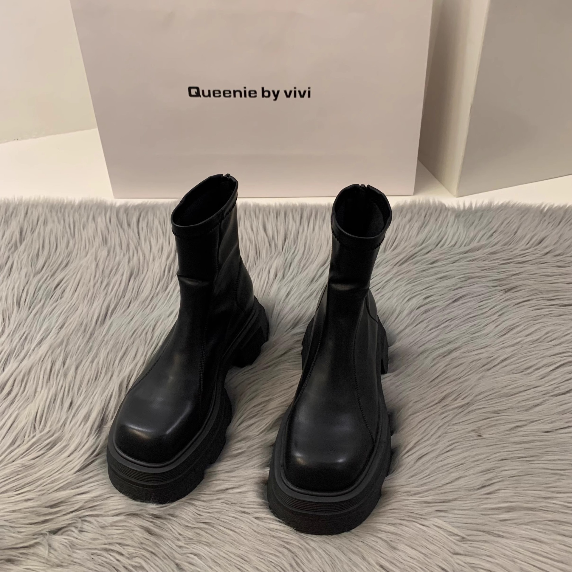 Women's thick soled white square toe Martin boots