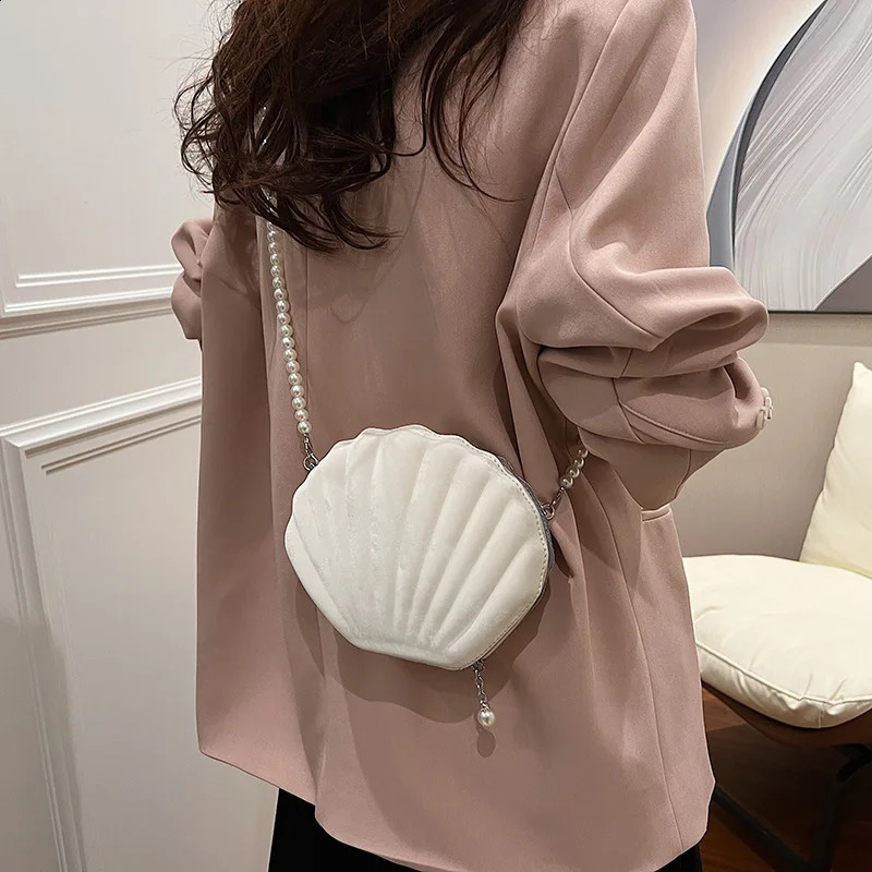 Evening Bags Shell Shape Women Clutch Bags 2024 Wedding Bridal Handbag Pearl Beaded Fashion Shell Chain Party Bags 241223