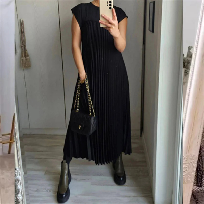Women Summer Solid Color Pleated Dresses Fashion Comfortable Casual Flying Sleeve Dress Female Side Double Pockets Gown 240816