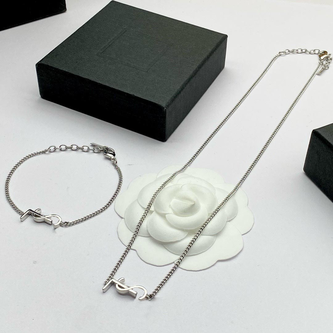 Classic Alphabet Designer Necklace Bracelet Fashion Accessory Set Designer Jewelry Silver necklace High quality