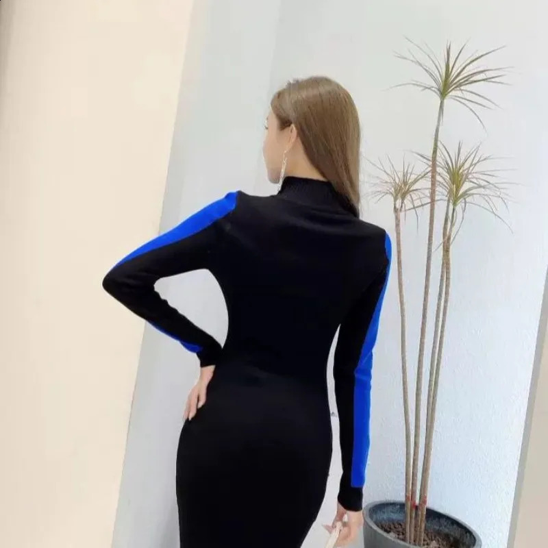 Elegant Contrasting Color Knitted Womens Autumn and Winter Zipper Mid Length Slim Fit Sexy Standing Neck Long Sleeved Dress 240819