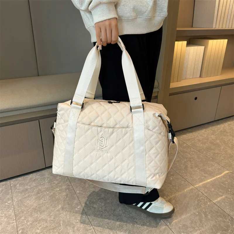 Carry On Travel Duffle Bag Nylon Waterproof Sports Gym Tote Bags for Women Large Capacity Storage Luggage Handbag CL240820