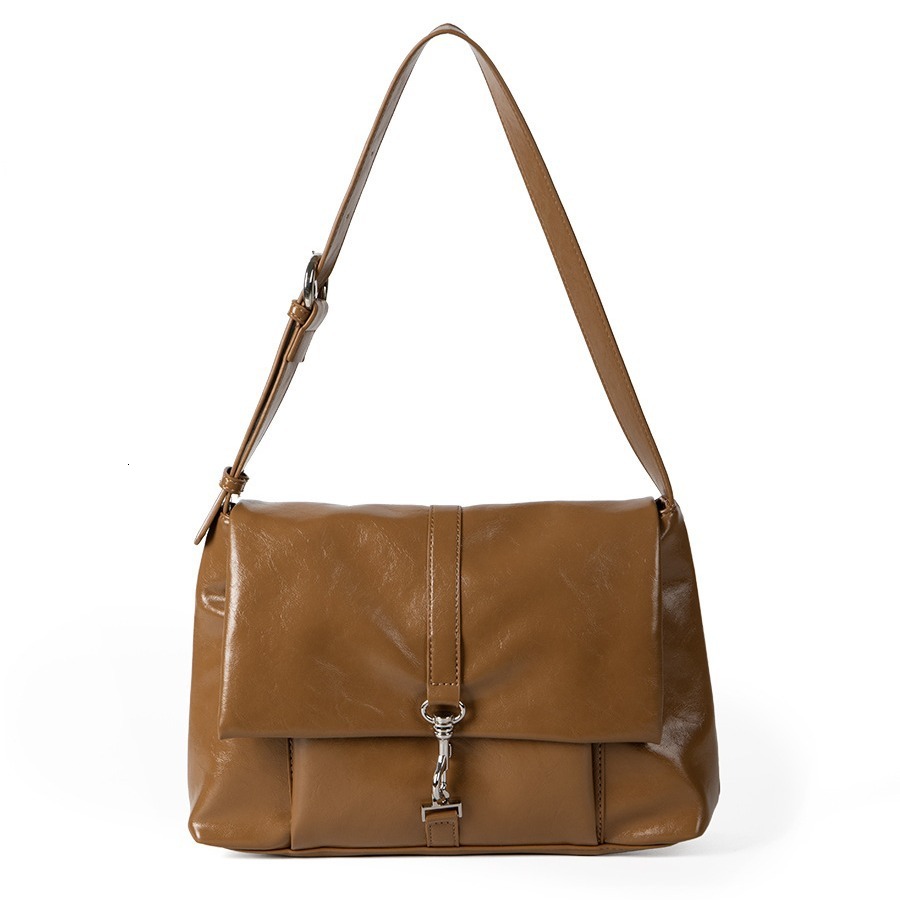 2024 New Soft Face Oil Wax Leather Feel Shoulder with Large Capacity, Versatile Commuting, Fashionable Lock Buckle, and Postman Bag