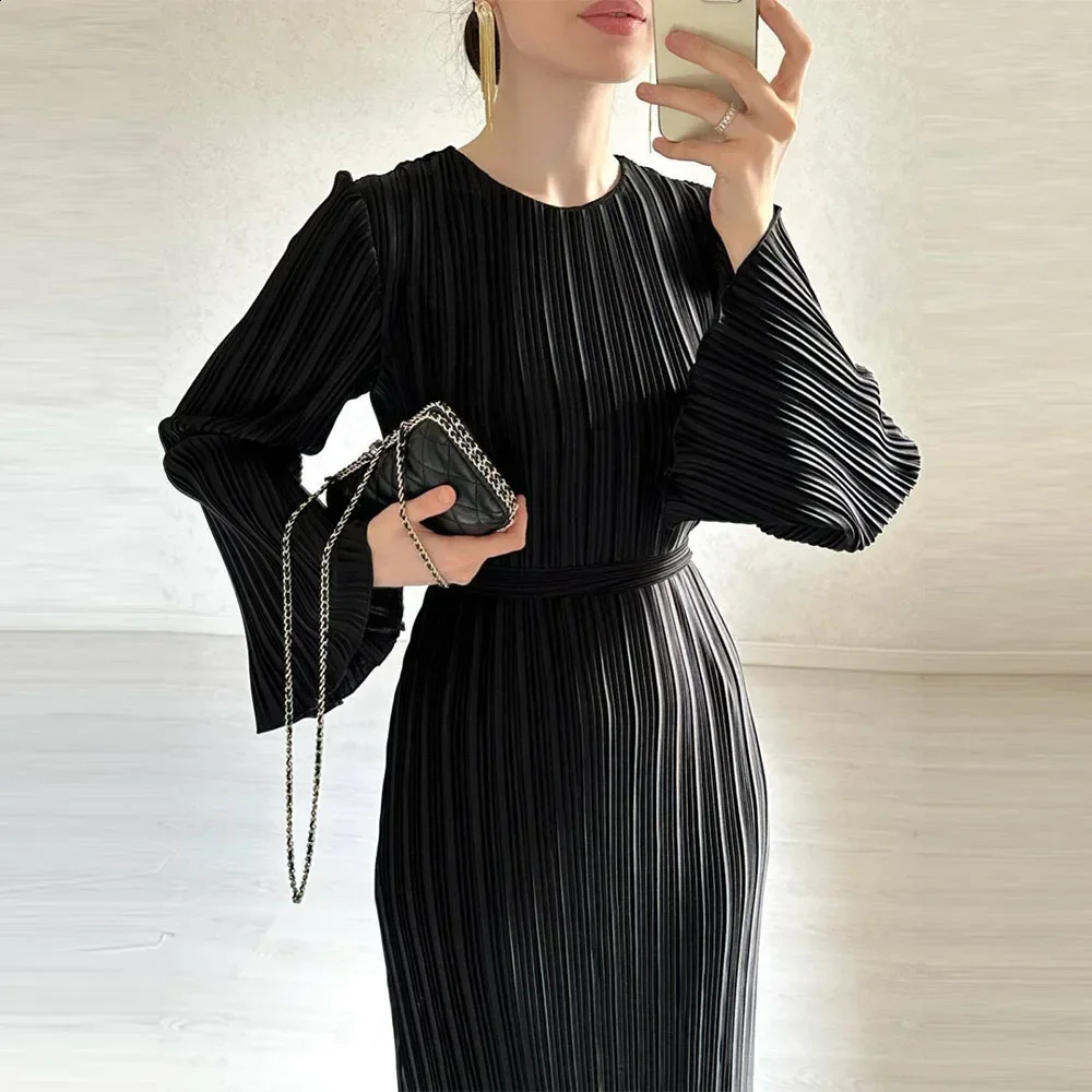 Elegant Pleated Dress Women Round Neck Belt Gathered Waist Solid Color Long Dresses Party Spring 240819