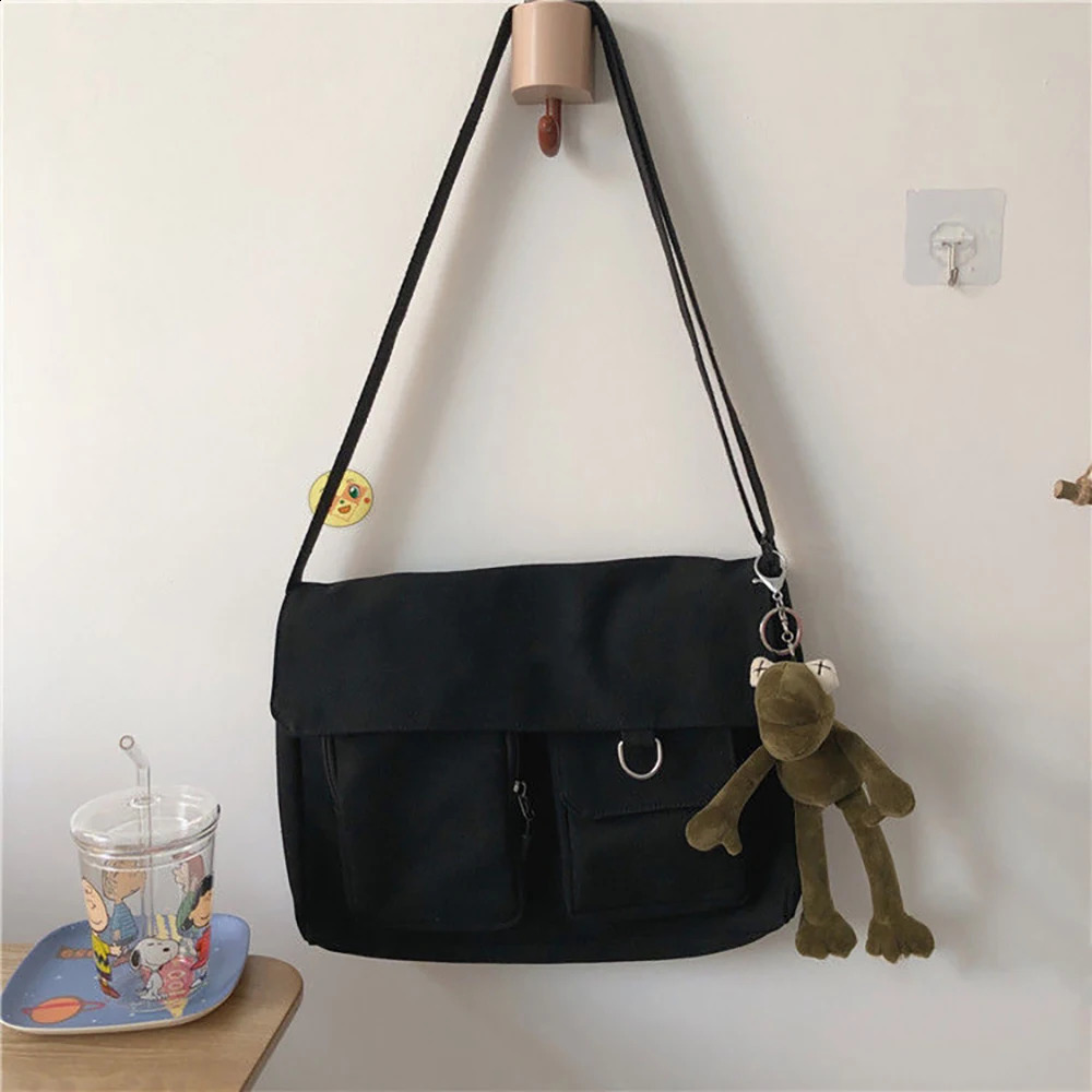 Canvas Diagonal Cross Bag Youth Casual Shoulder Bag Large Capacity Messenger Bags Solid Color Womens Handbag with Pendant 240819