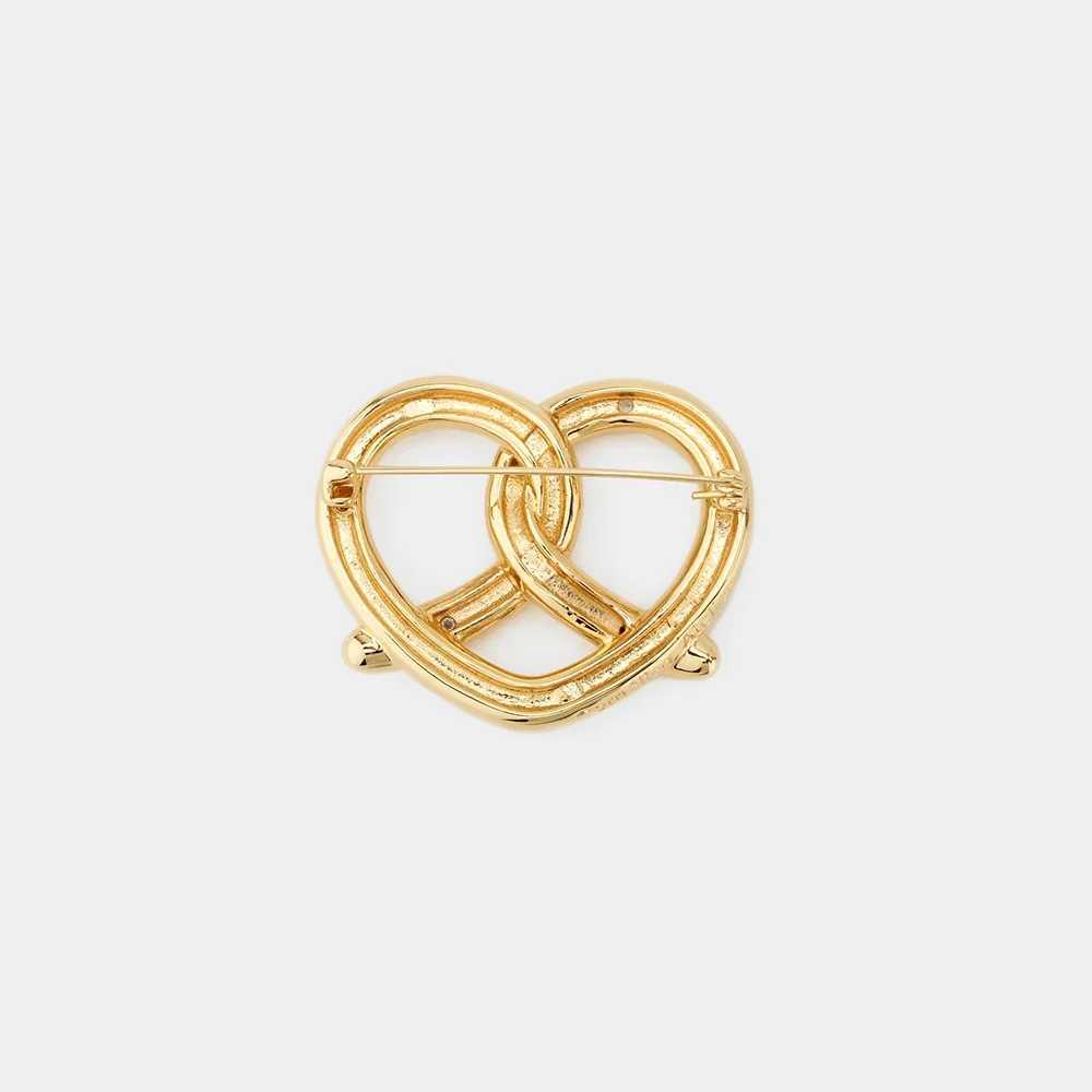 Exquisite Love Heart Brooch Pins sweater cardigan wool button jewelry W240815